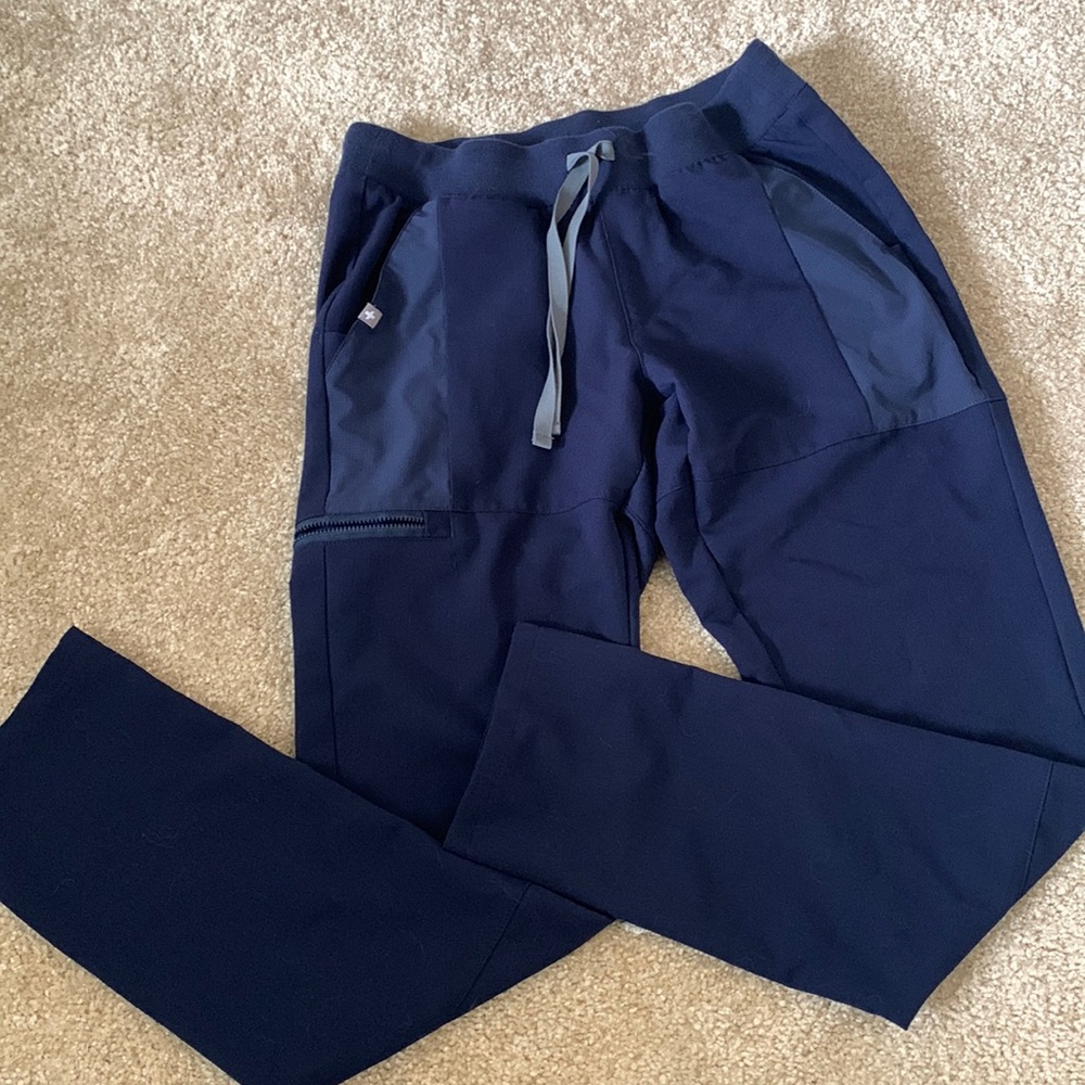 XS figs scrub bottoms